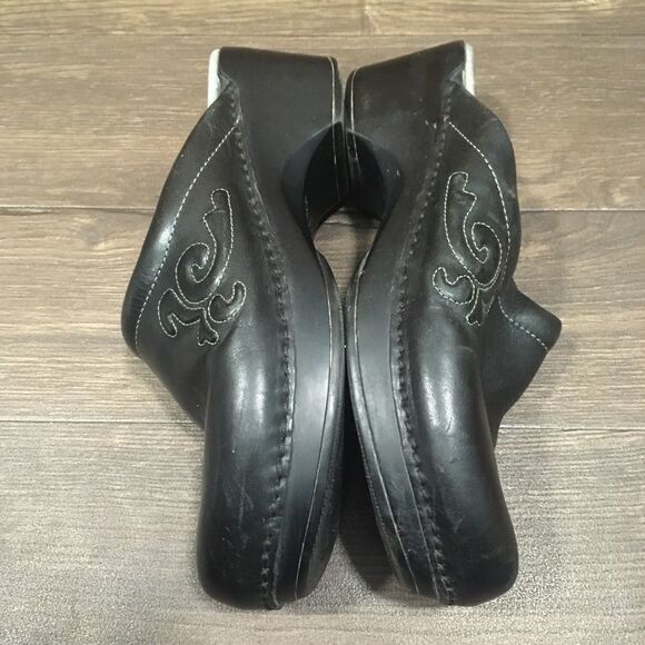 Dansko slip on black embroidered size 9/40 clogs - Picture 4 of 4